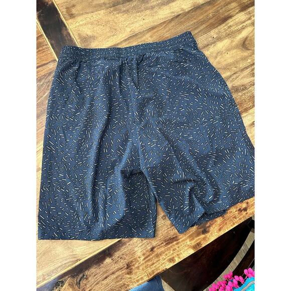 NWT Outdoor Voice Men's Navy Confetti Half Court Athletic Shorts Size Large - Picture 4 of 4